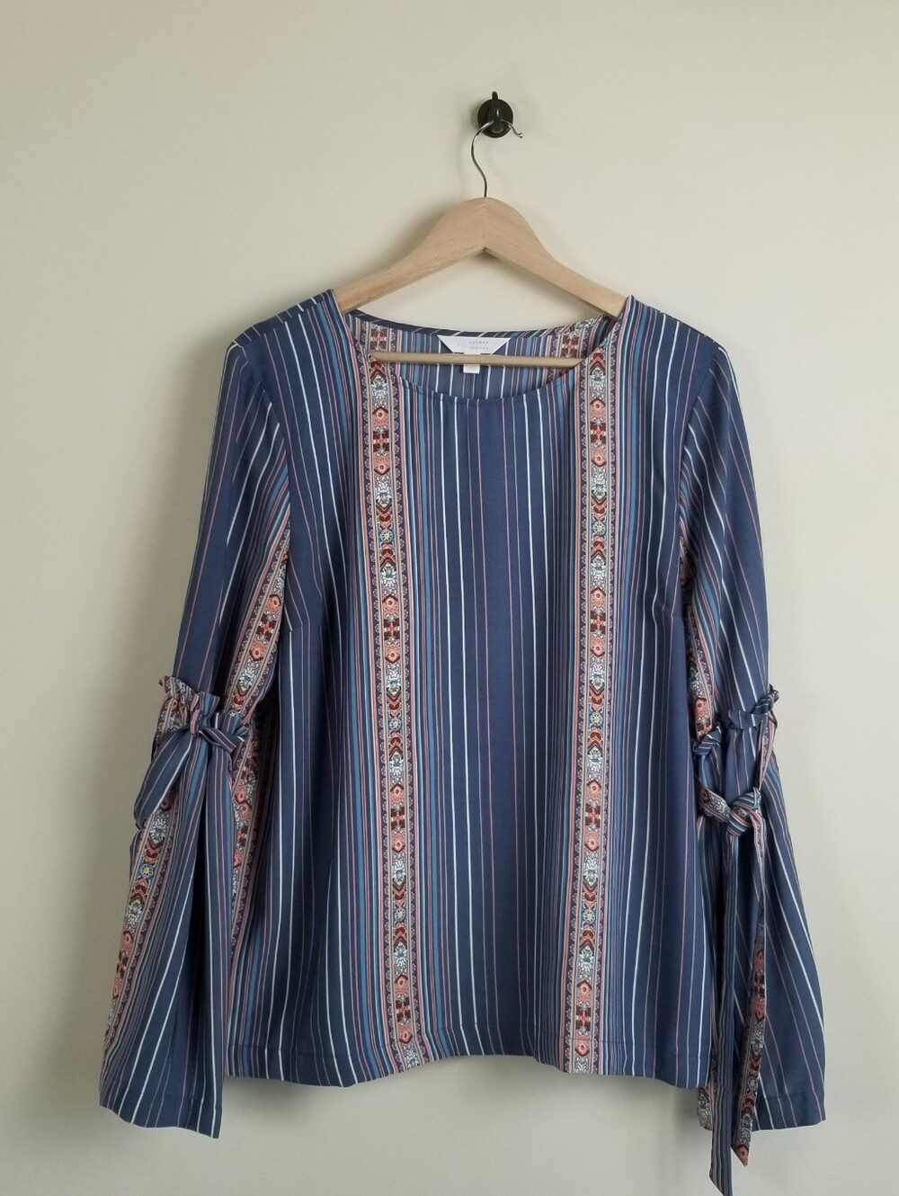Lauren Conrad Flare Sleeve Top XL